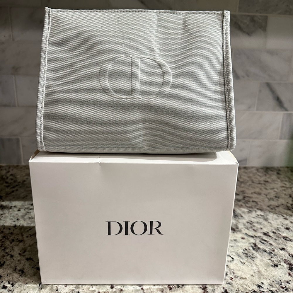 NWOT Christian Dior cosmetic pouch